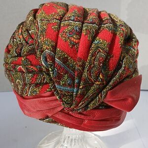 Vintage Jan Leslie Custom Design ladies Artsy Turban Hat Red in Color.